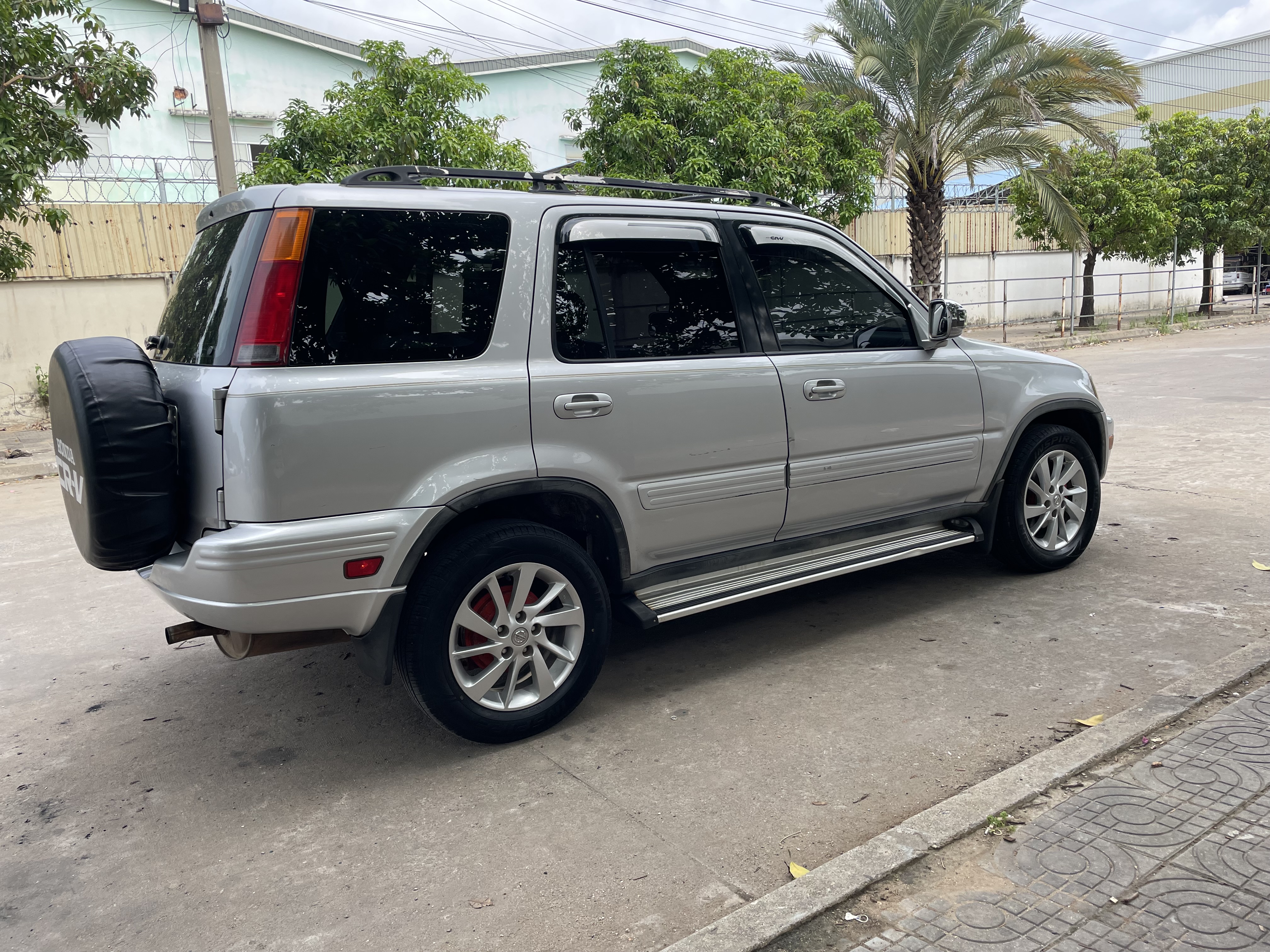 Honda CRV ឆ្នាំ 97 ប៉ុង១ ថ្មីណាស់