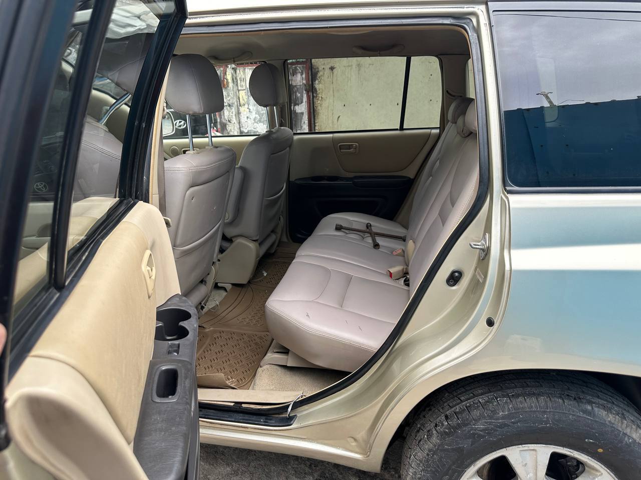 Toyota High Lander 01 V6 P1