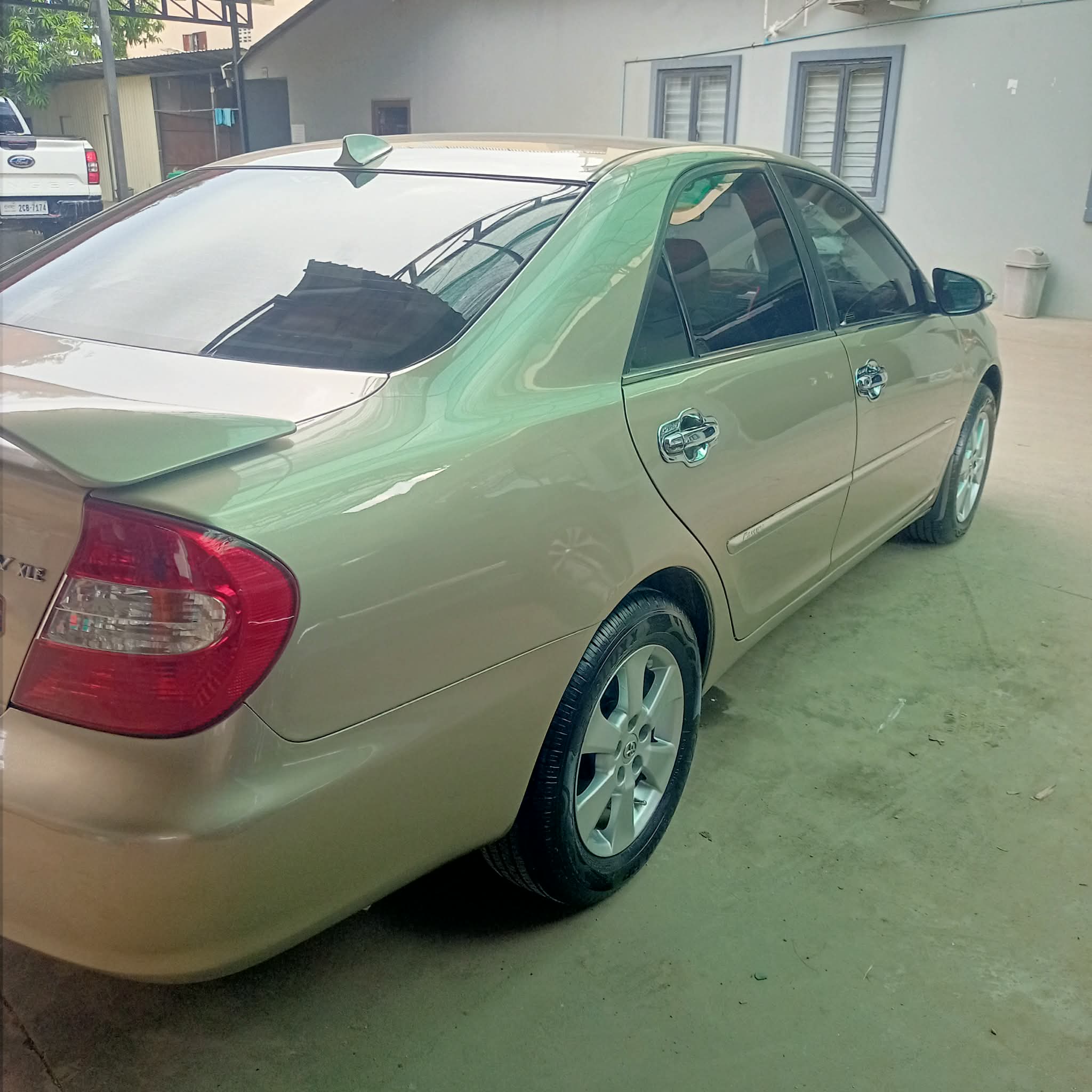 Camry 2002 xle Full option ដំបូលបើក