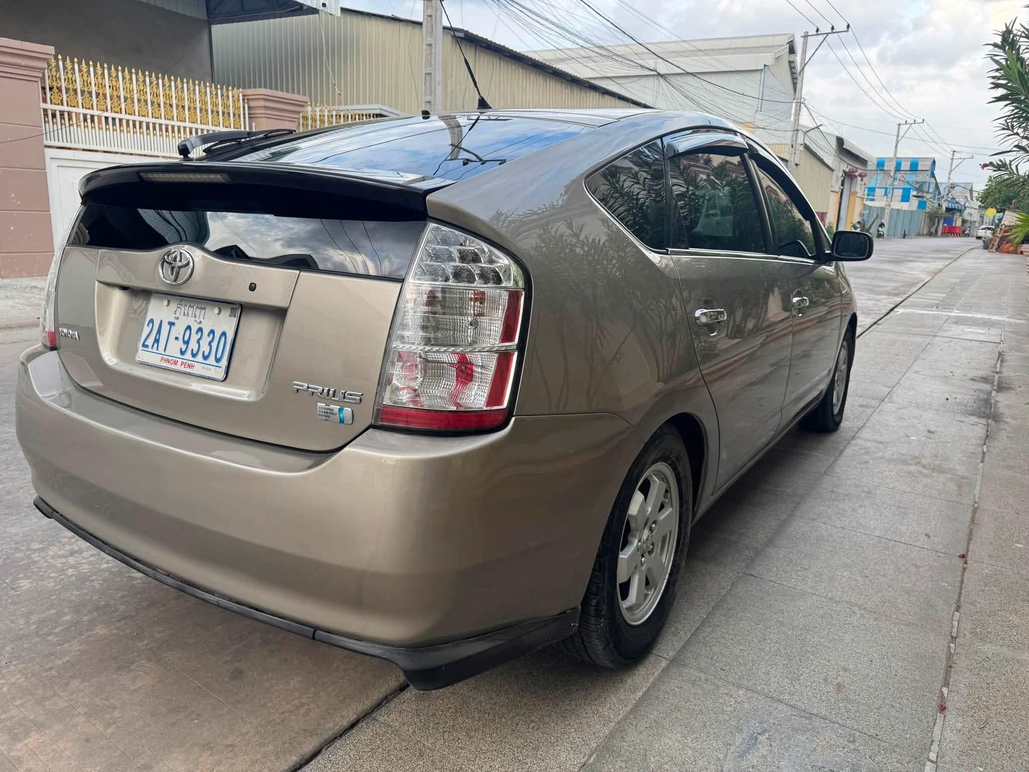 Toyota Prius ឆ្នាំ​2006 Full ទឹក​មាស​