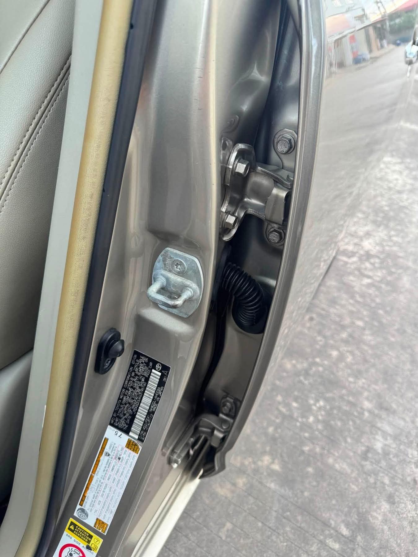 Toyota Prius ឆ្នាំ​2006 Full ទឹក​មាស​