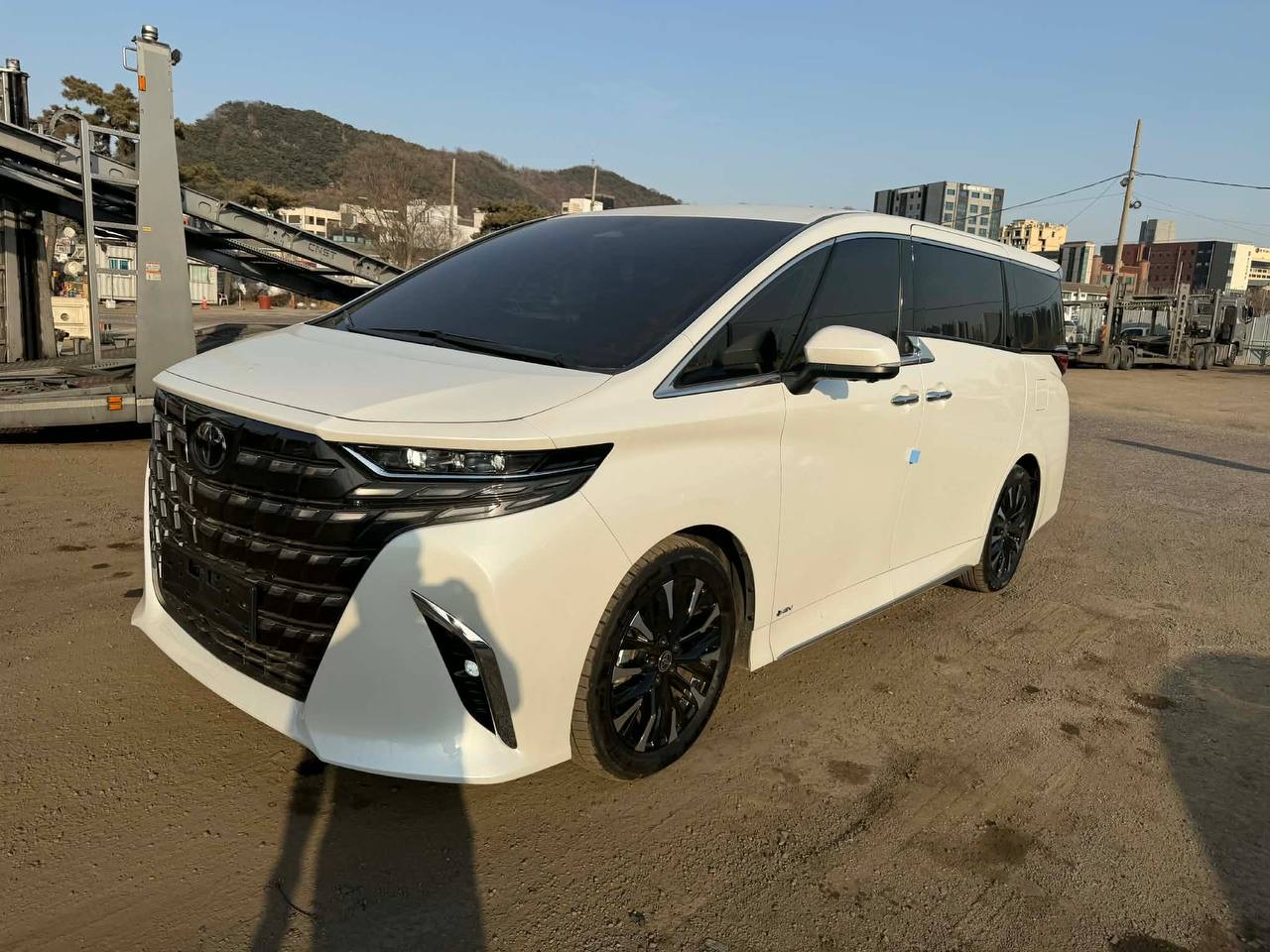 Toyota Alphard 2024 Executive / Z (Full Option)