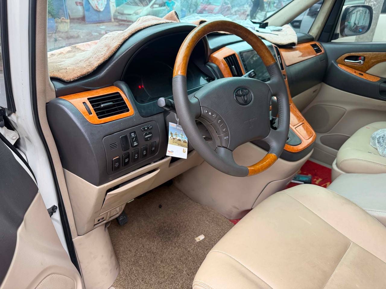 Toyota Alphard 05