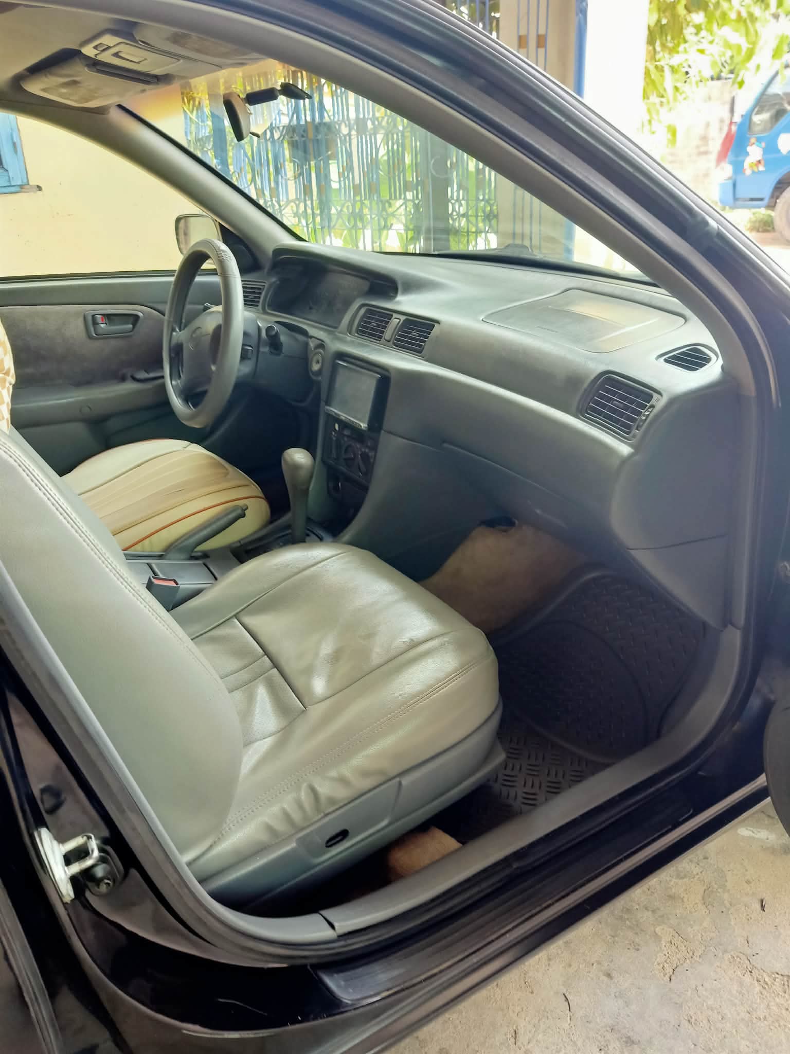 Camry 1999 ឆ្លាម ពណ៍ខ្មៅ ឡានស្អាត