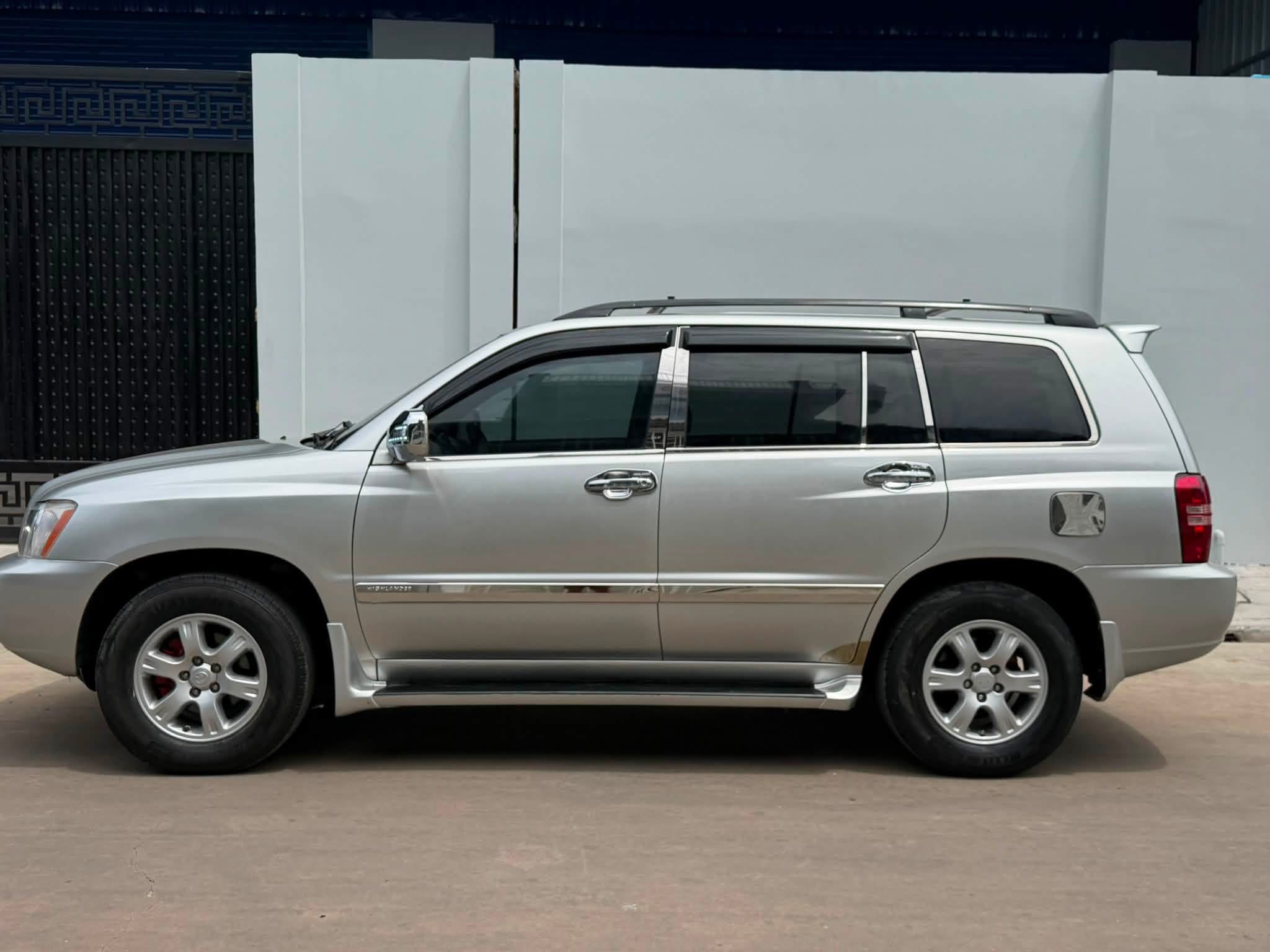លក់ Highlander 2002 V4 ប៉ុង១ ទឹកប្រាក់