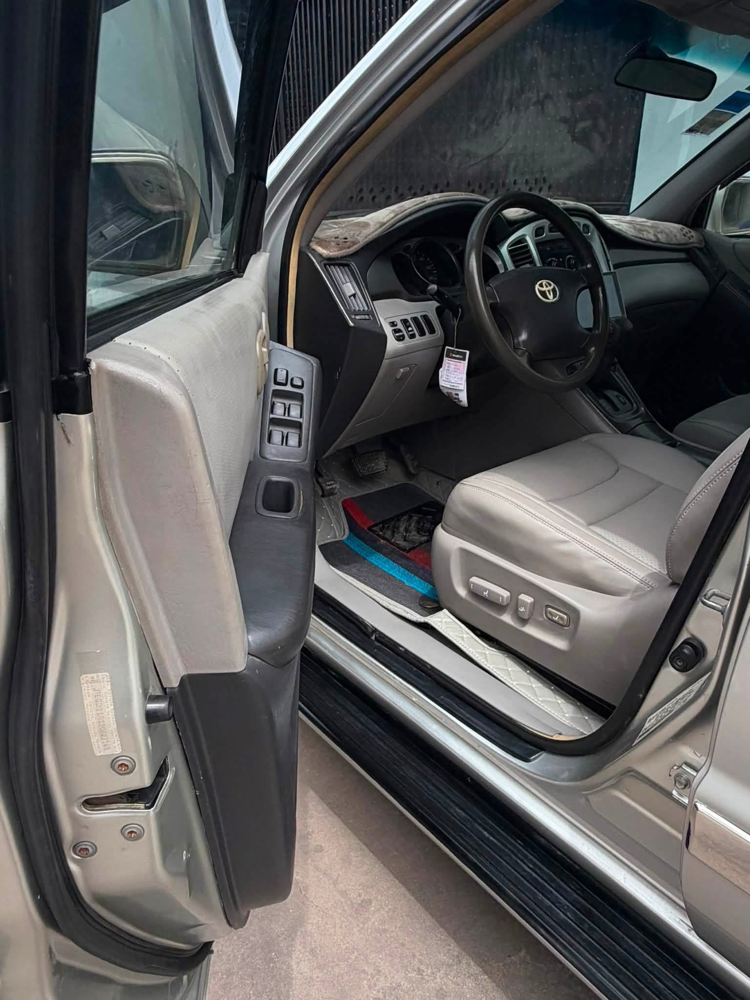 លក់ Highlander 2002 V4 ប៉ុង១ ទឹកប្រាក់