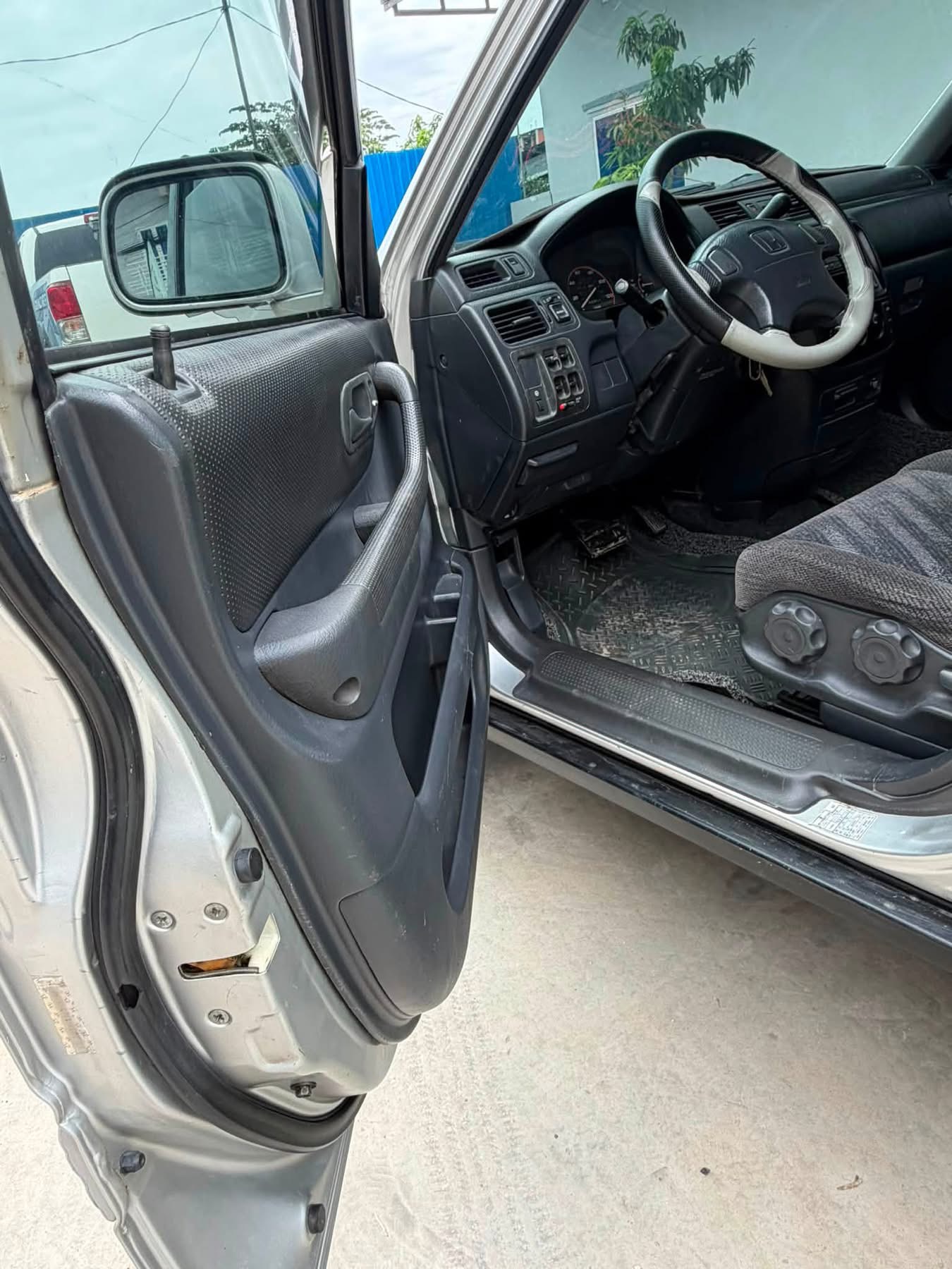 Honda CRV ឆ្នាំ 99 ប៉ុង sទឹកប្រាក់