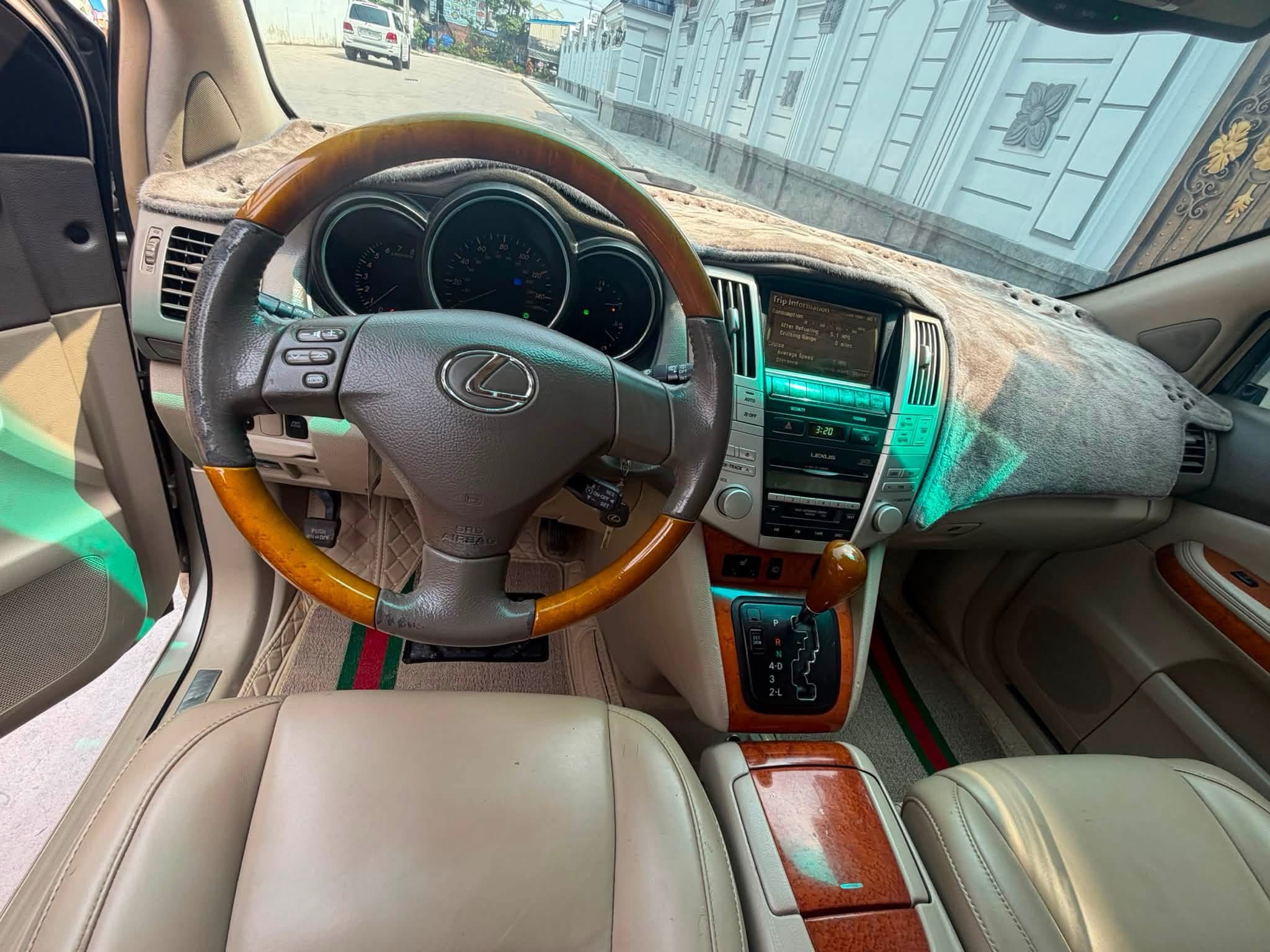 Rx 330 2004 Full option P2