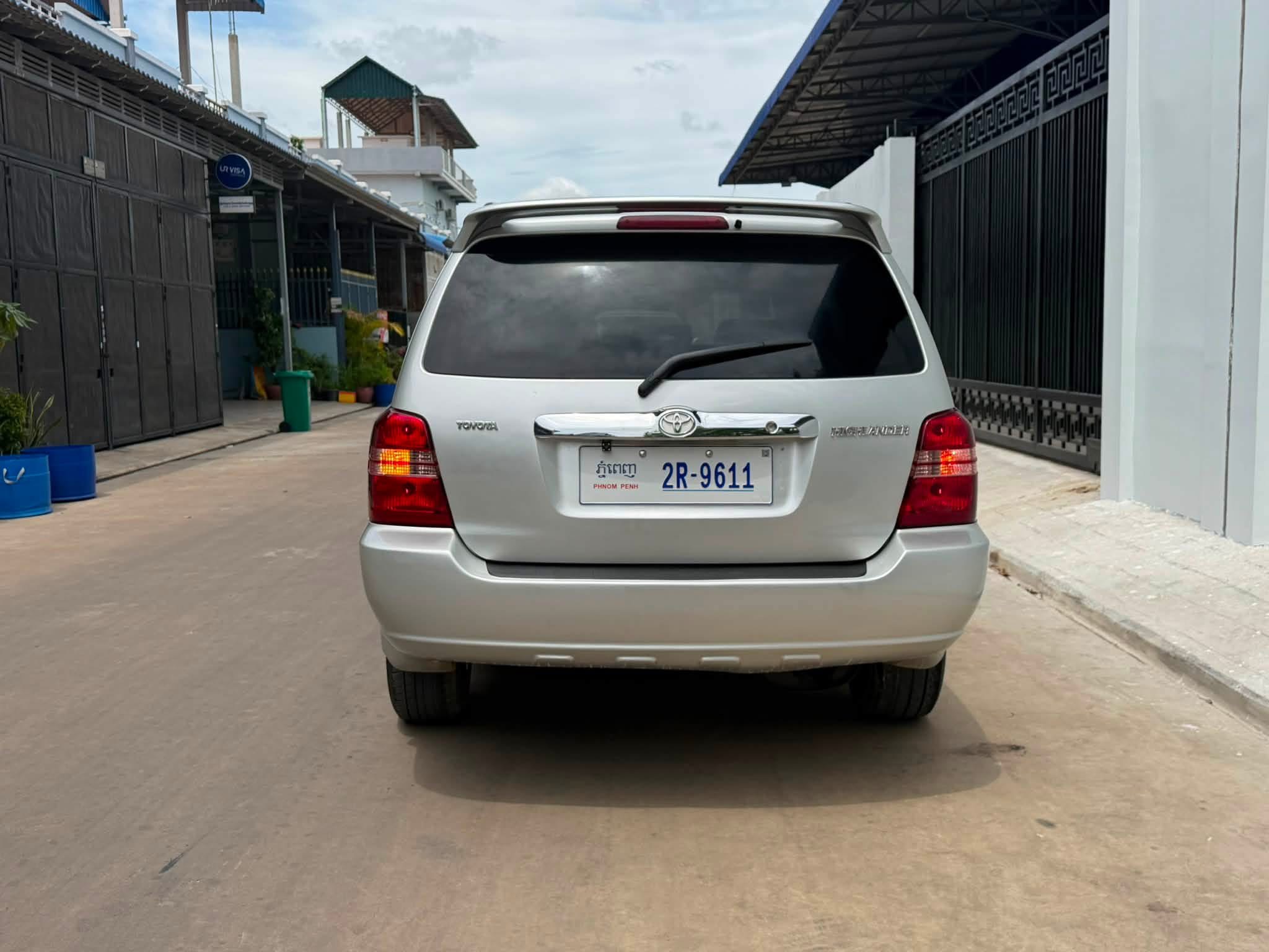 លក់ Highlander ឆ្នាំ 2002 ពណ៍ទឹកប្រាក់ ប៉ុង១