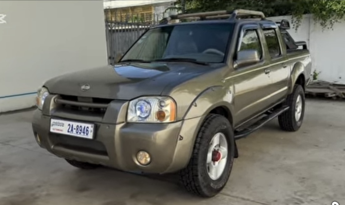 Nissan Frontier ឆ្នាំ 2001 ប៉ុង2 Auto 