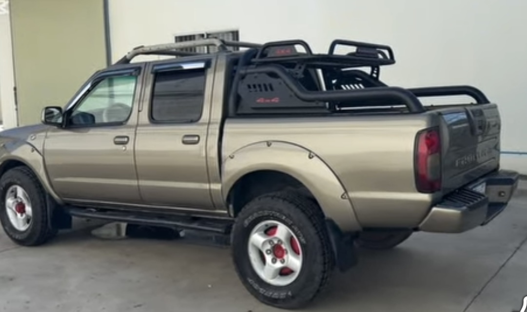 Nissan Frontier ឆ្នាំ 2001 ប៉ុង2 Auto 
