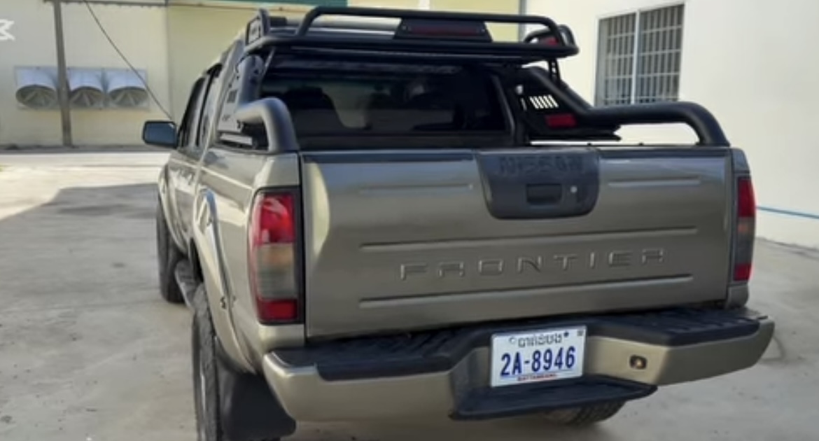 Nissan Frontier ឆ្នាំ 2001 ប៉ុង2 Auto 