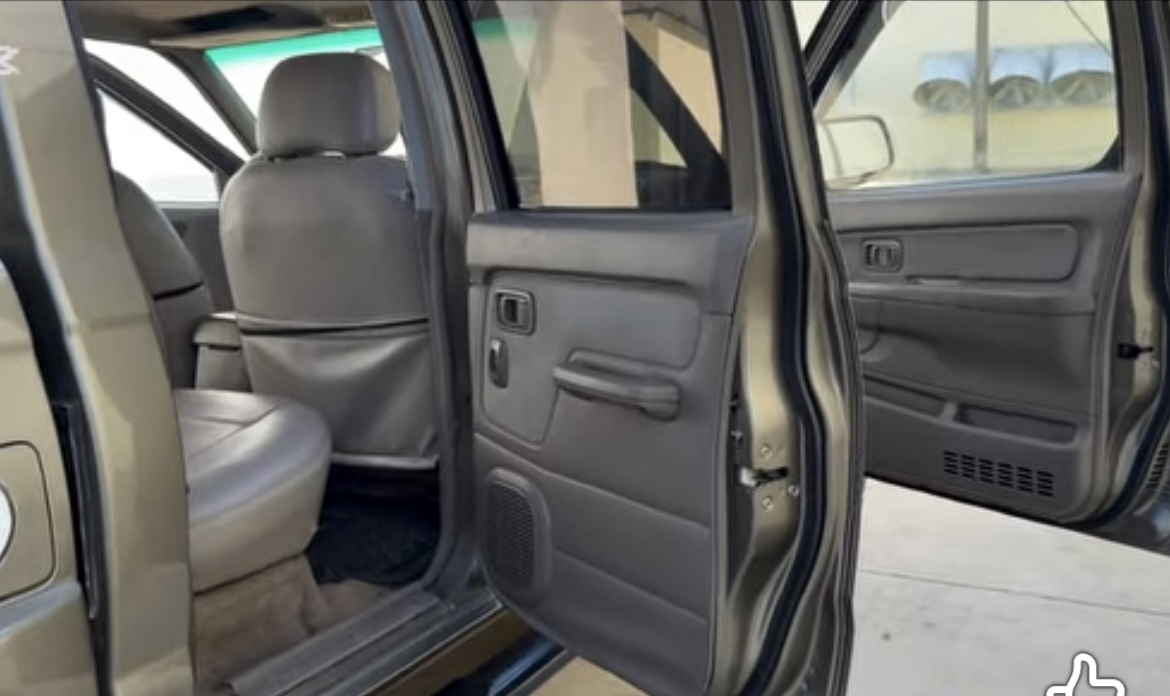 Nissan Frontier ឆ្នាំ 2001 ប៉ុង2 Auto 