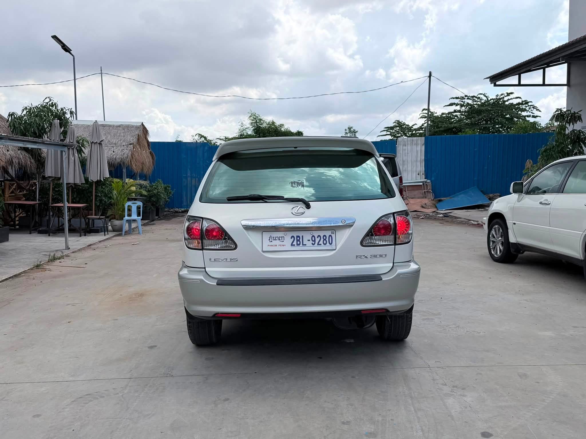 Lexus Rx300 ឆ្នាំ 2001 ប៉ុង១ ថ្មីណាស់