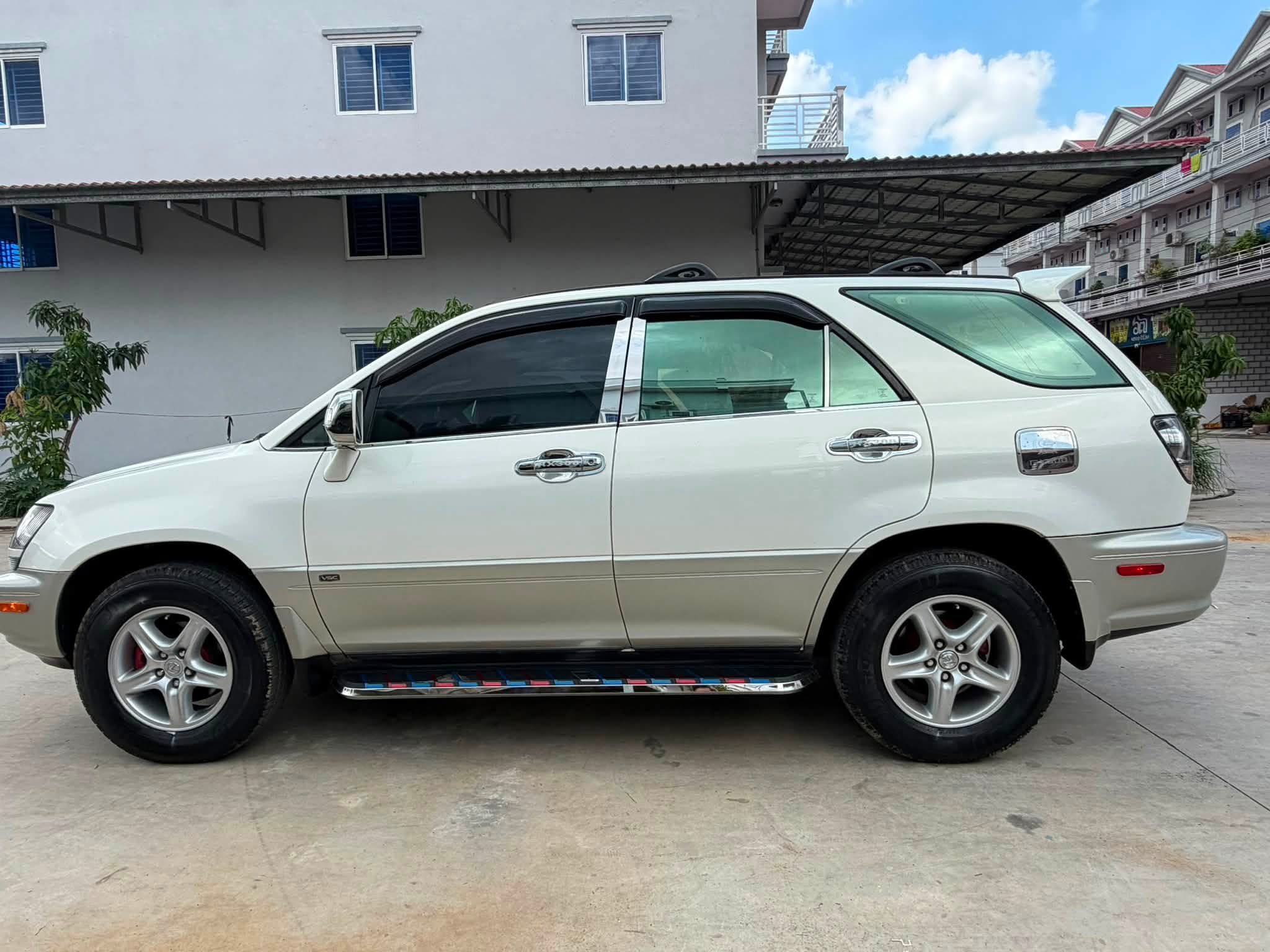 Lexus Rx300 ឆ្នាំ 2001 ប៉ុង១ ថ្មីណាស់