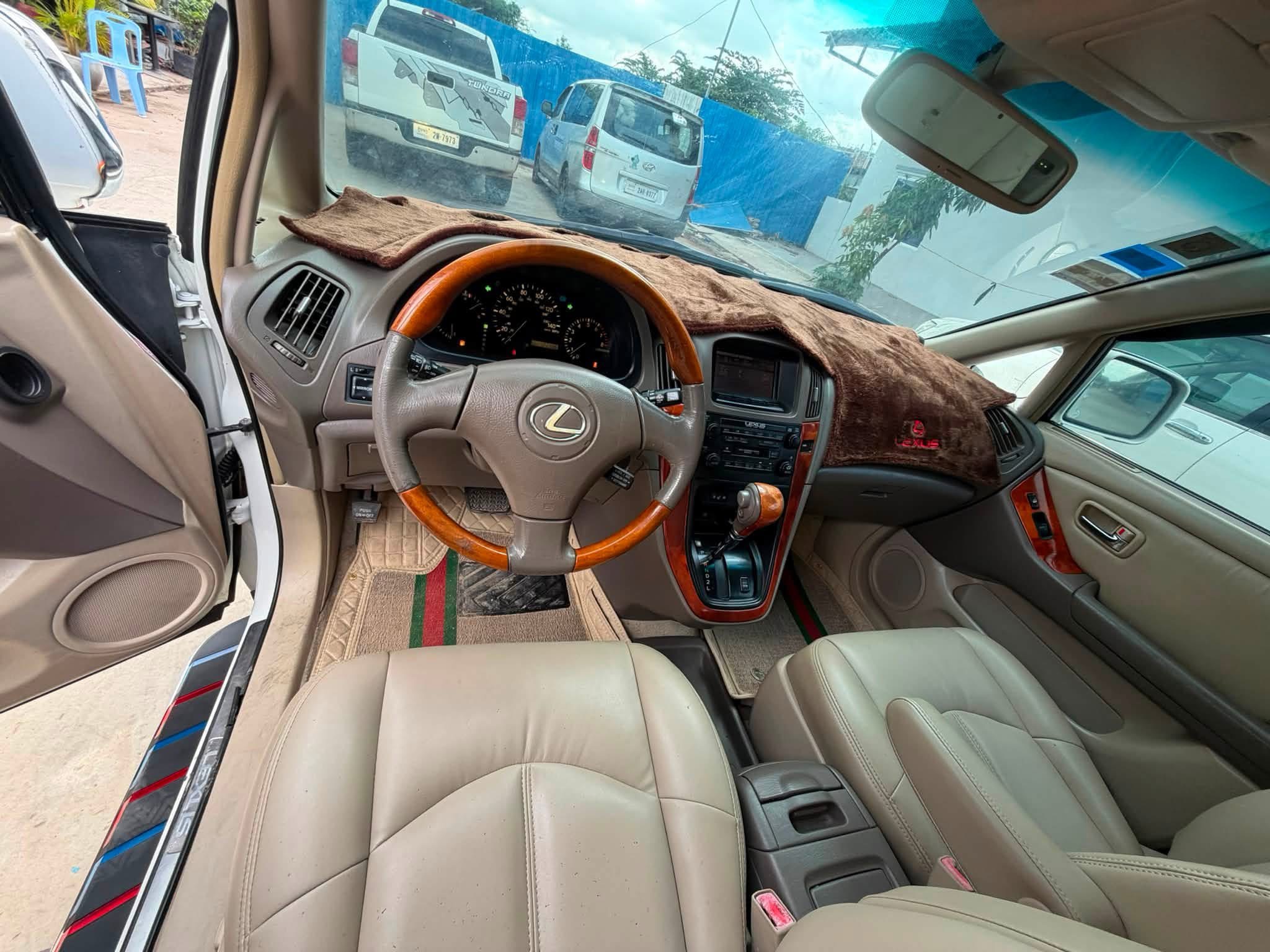 Lexus Rx300 ឆ្នាំ 2001 ប៉ុង១ ថ្មីណាស់