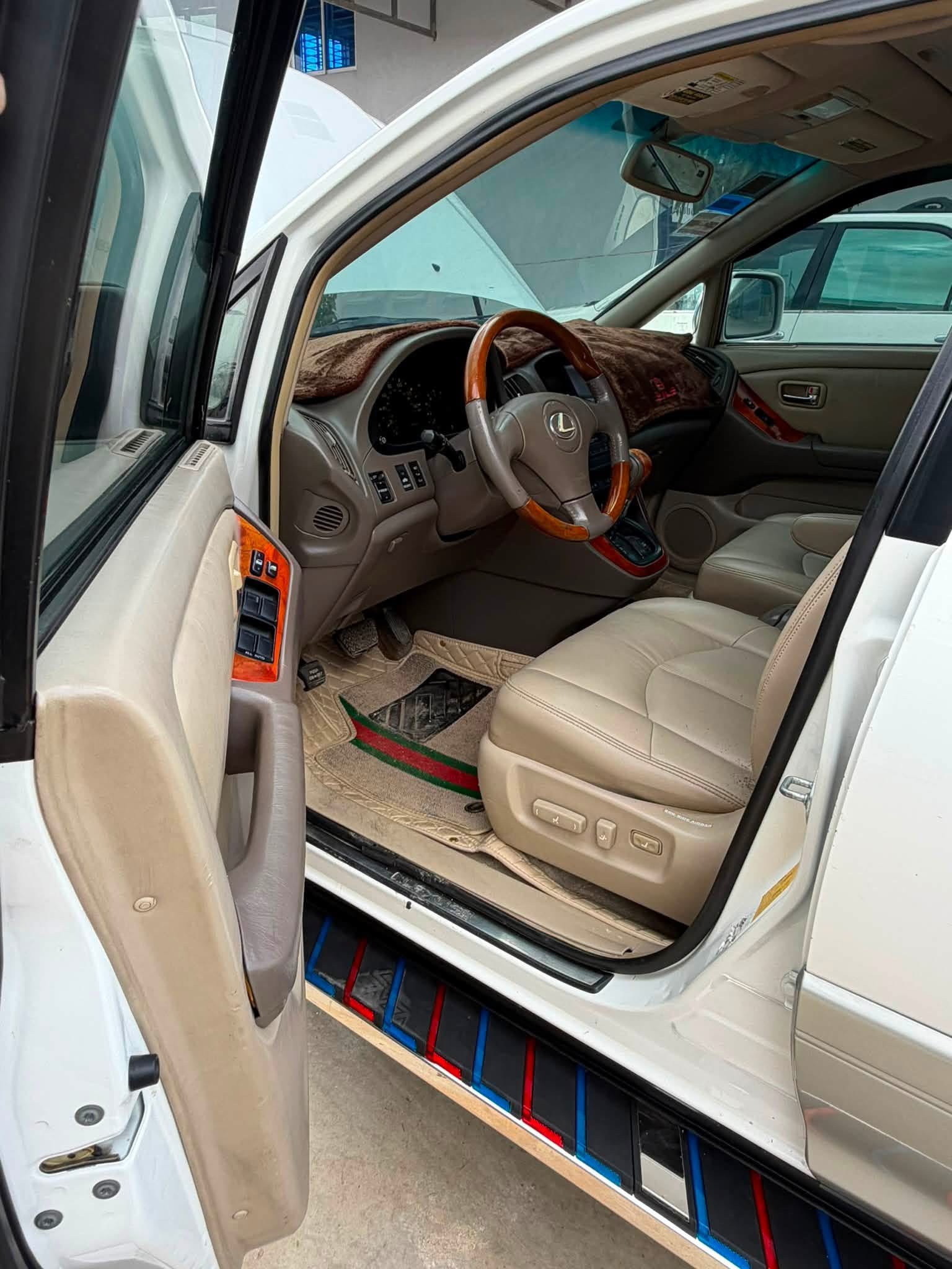 Lexus Rx300 ឆ្នាំ 2001 ប៉ុង១ ថ្មីណាស់