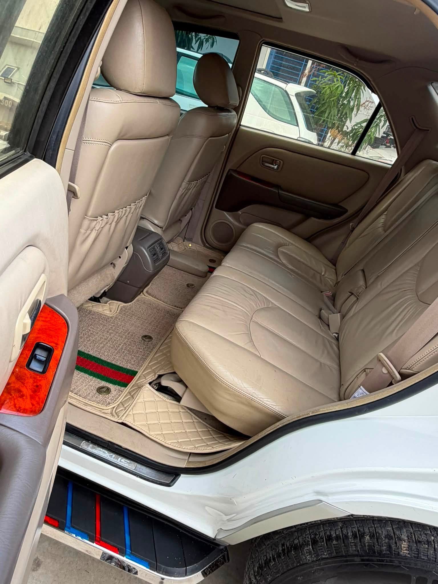 Lexus Rx300 ឆ្នាំ 2001 ប៉ុង១ ថ្មីណាស់