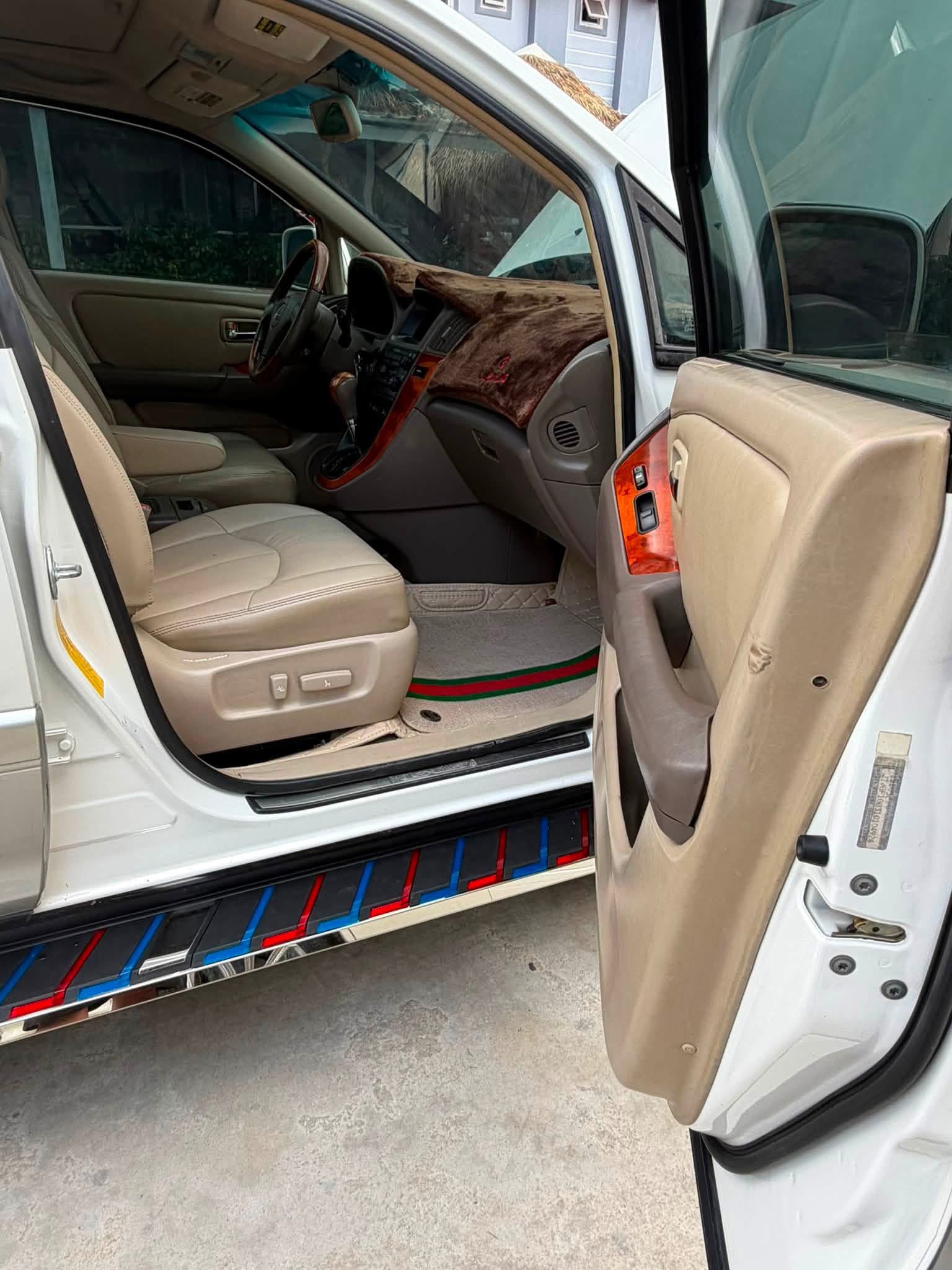 Lexus Rx300 ឆ្នាំ 2001 ប៉ុង១ ថ្មីណាស់