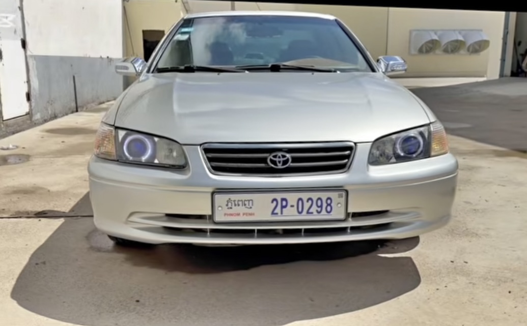 Camry Le 2000 abs ពណ៍ប្រាក់ ឡានស្អាត