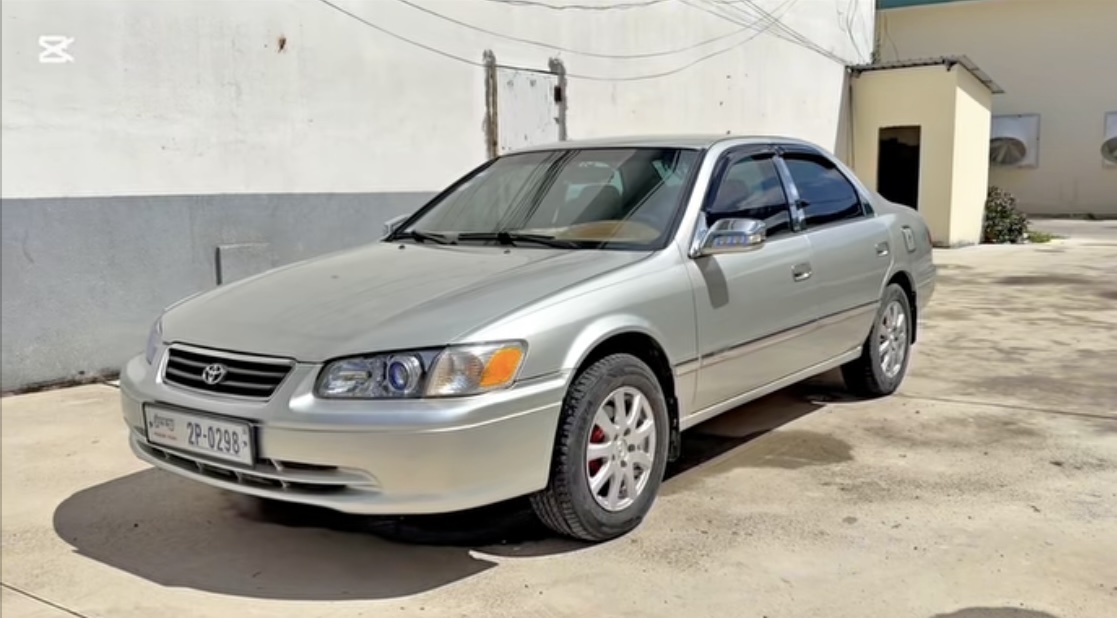 Camry Le 2000 abs ពណ៍ប្រាក់ ឡានស្អាត