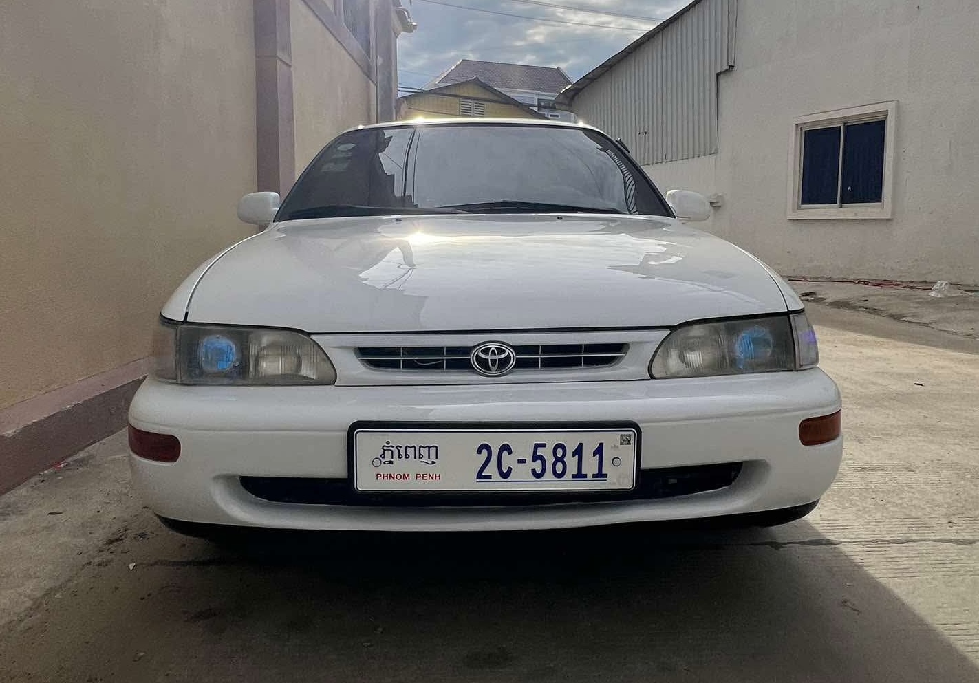 Corolla ឆ្នាំ 1994 ពណ៍ស រៀបចំហើយ