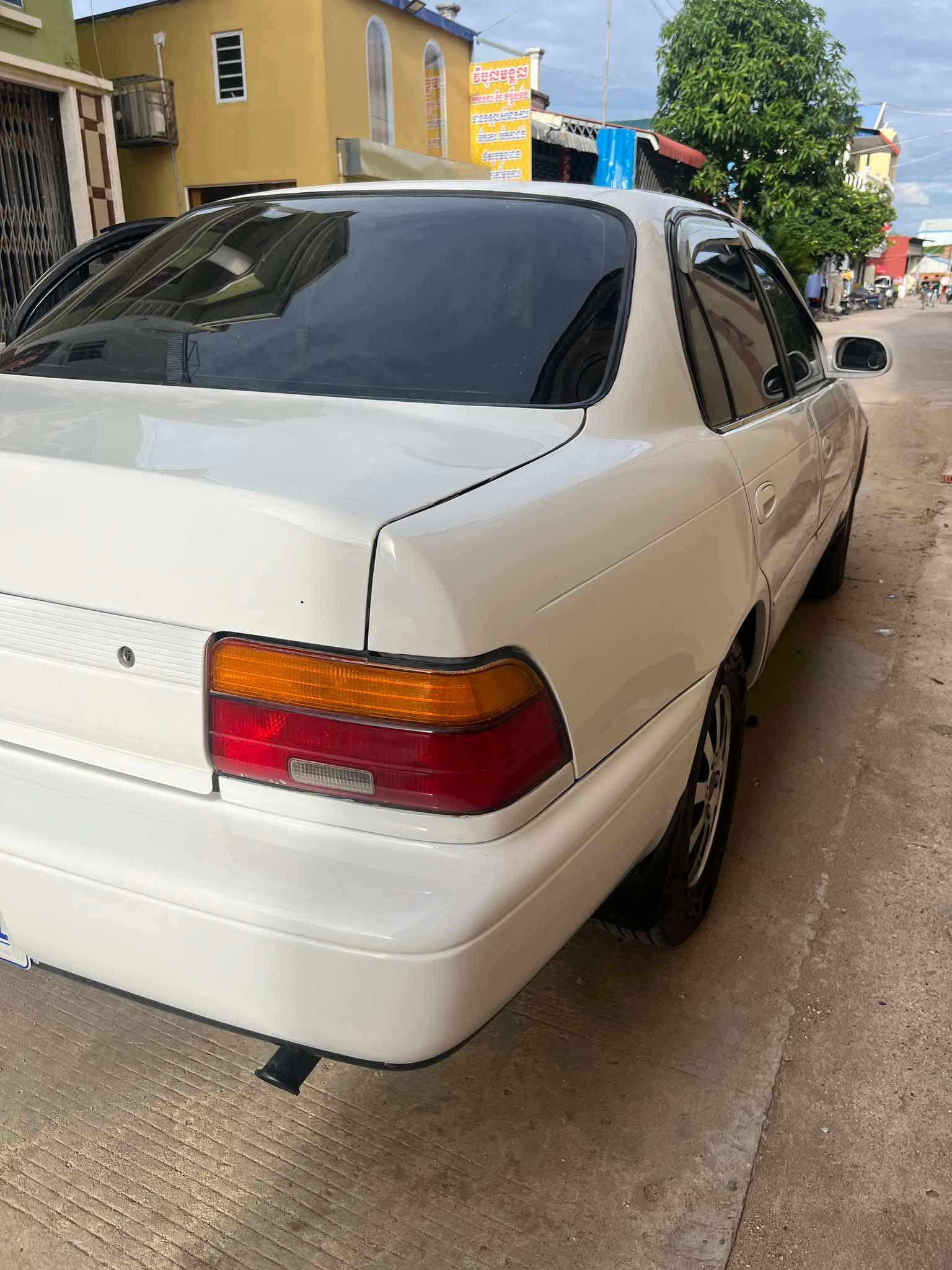 Corolla ឆ្នាំ 1994 ពណ៍ស រៀបចំហើយ