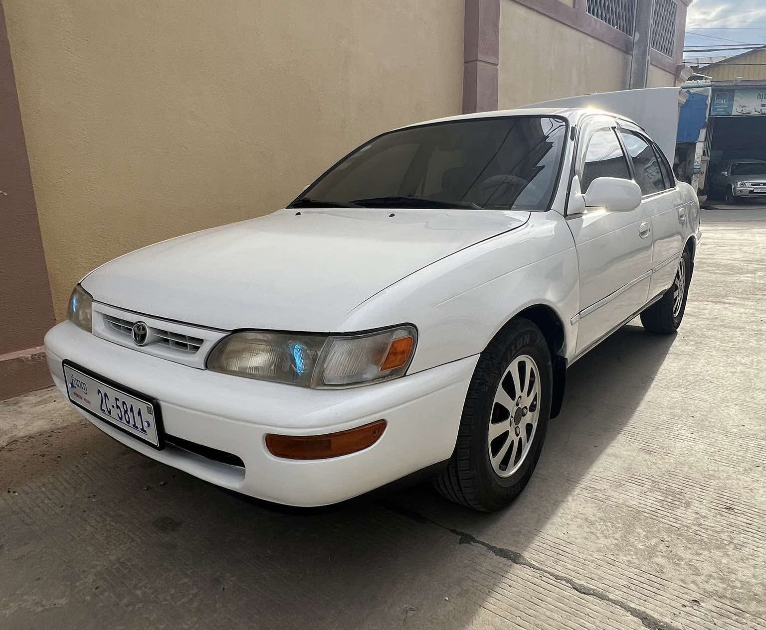 Corolla ឆ្នាំ 1994 ពណ៍ស រៀបចំហើយ
