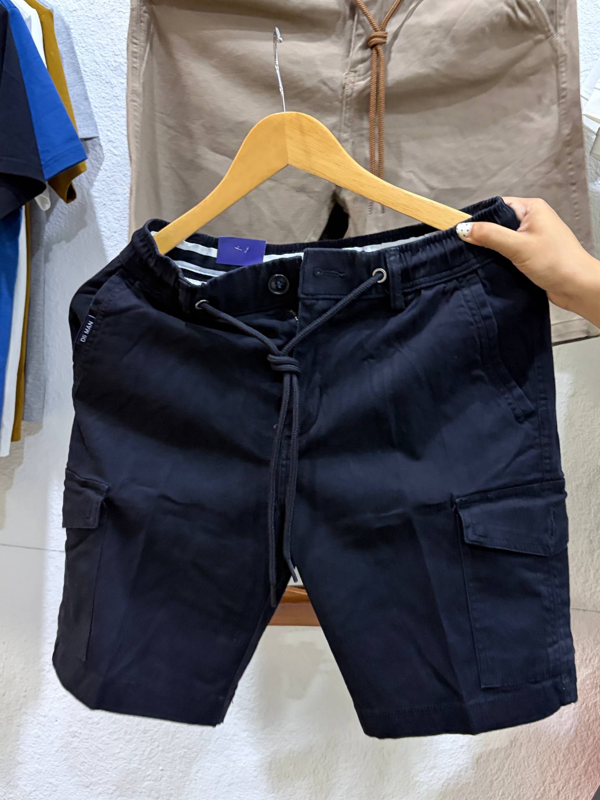 ខោខ្លីហោប៉ៅ ៦