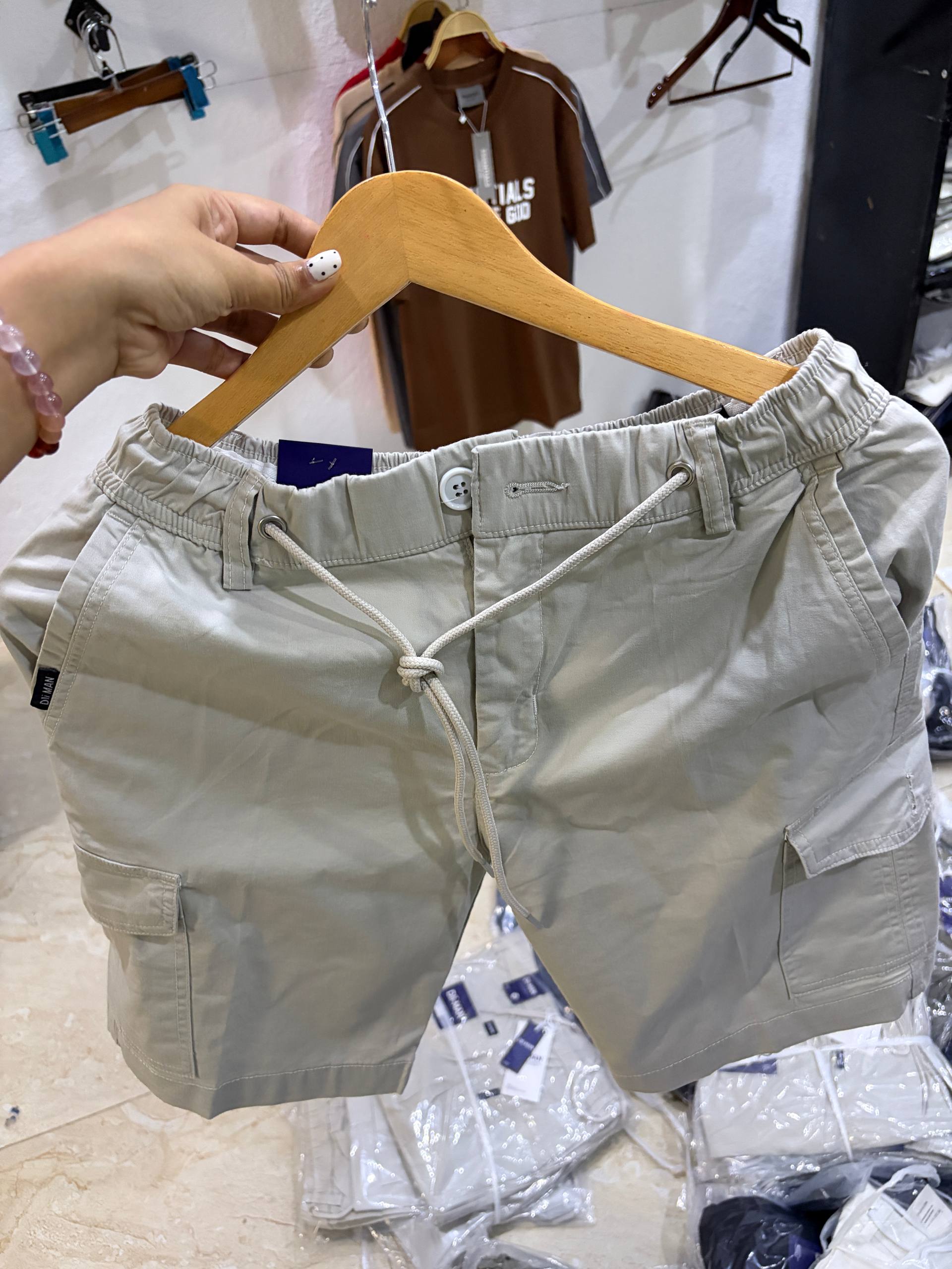 ខោខ្លីហោប៉ៅ ៦