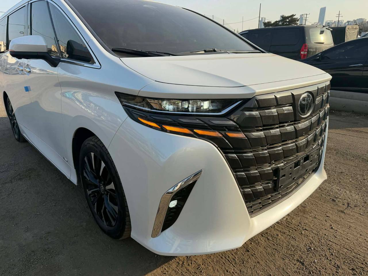 Toyota Alphard 2024 Executive / Z (Full Option)